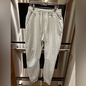 Lululemon Men’s City Sweat Jogger size XS
Heathered ultra light gray/seasalt